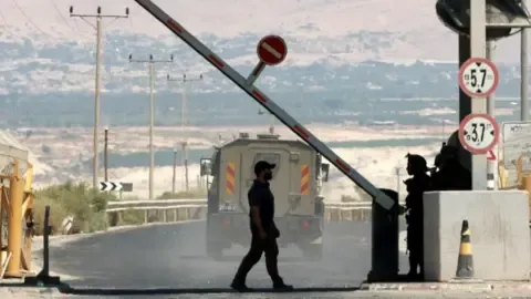 Two Persons Gunned Down in Incident Near West Bank-Jordan Border Crossing, Israel's Defense Forces States