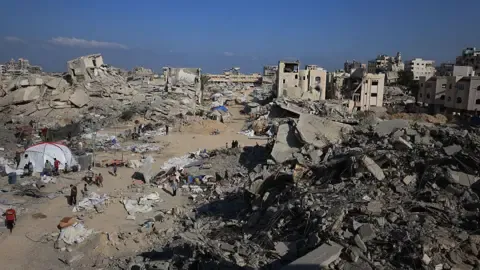 Military Armored Vehicles Push into Major Gazan Residential Area